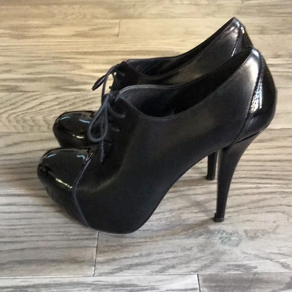 COPY - Stuart Weitzman Vintage Y2K Lace-Up Heels | Size 7.5 - Picture 4 of 14